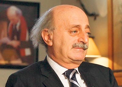 اذا اصرّ الموارنة والسنّة على «الحيادية» ما الذي يمنع الشيعة من المطالبة بنسف الطائف؟
جهود جنبلاط الحكوميّة تشكل المرحلة الفاصلة بين الهدوء والانفجار
بلامبلي ابلغ السعوديين والإيرانيين خطر عدم الاستقرار على اليونيفيل و1701