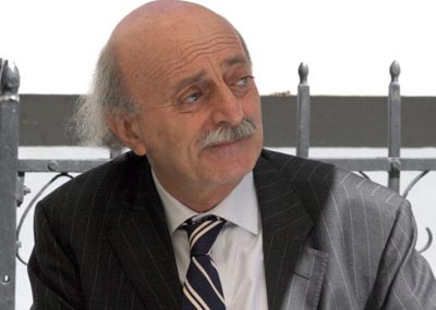 مساعي جنبلاط تعيد مشهد 2005 لتشكيل حكومة «تنظيم الخلاف»
يلقى تأييداً أميركياً وأوروبياً وأمميّاً وينتظر الموافقة السعوديّة