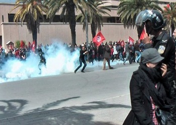 مقتل تونسي في اشتباكات بين الأمن ومتظاهرين حاولوا اقتحام مركز شرطة