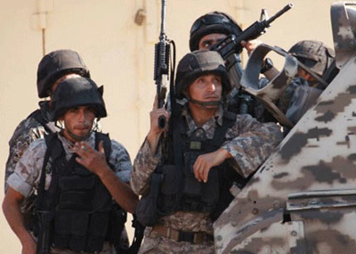 
الجيش عزّز مواقعه في الشراونة
دهَمَ منازل في القصر ــ الهرمل
وعثر على أسلحة وأجهزة اتصال