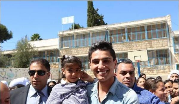 بالصور- محمد عساف "محبوب العرب"... إلى المدرسة من جديد..
