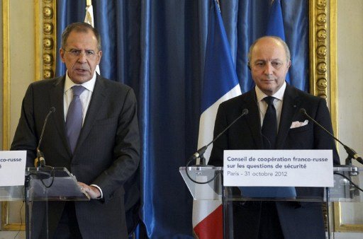 وزيرا خارجية روسيا وفرنسا اختلفا حول مسؤوليّة الأسد في استخدام السلاح المحرّم دولياً <br />
أوغلو: الهليكوبتر السوريّة انتهكت المجال الجوّي التركي عمداً وليس بالخطأ <br />
لافروف: الإتفاق مع واشنطن حول الكيميائي لا يتضمّن الحديث عن البند السابع