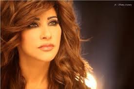 فيديو: نجوى كرم تشعّ إيماناً في جنازة والدها بعد مرور أسبوع على وفاته.<br />
