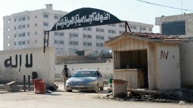 الجيش السوري يسيطر على مناطق عدة بريف حلب وداعش تتقدم في أقصى شمال البلاد