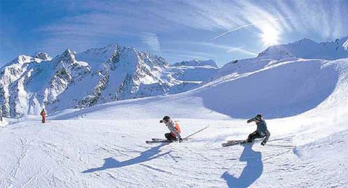 التزلج في إيران يبرز سحر البلاد الخفي