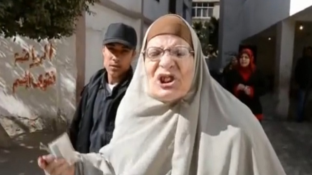 عجوز مصرية تحب السيسي ومستعدة للزواج منه