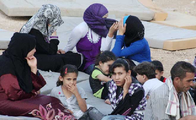  جولة لوزير التنمية الدانماركية على الاجئين السوريين في صور 