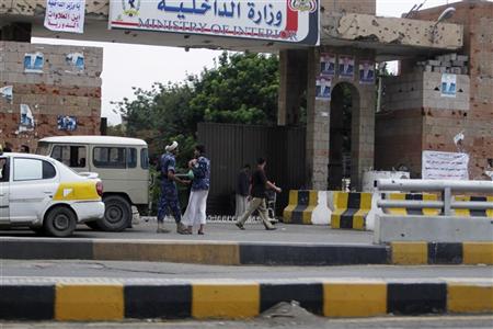 جنود في القوات الخاصة اليمنية يحاصرون وزارة الداخل‏ية