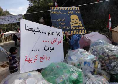 لجنة إقفال مطمر الناعمة استأنفت اعتصامها
ومنعت دخول الشاحنات ومشكلة النفايات ستعود