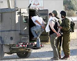 قوات الإحتلال تعتقل 10 فلسطينيين في الضفة