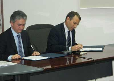وقع مع «UNDP» مشروع سوق «الخلايا الفوتوفلطيّة»
باسيل : بإمكان المواطن اعتماد الطاقة
المتجدّدة بكلفة صفر فائدة وصفر فاتورة كهرباء