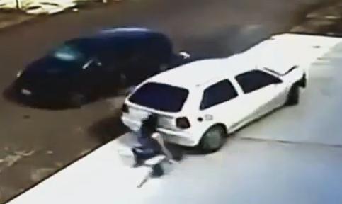 بالفيديو.. طفل وجدته ينجوان من الموت بأعجوبة