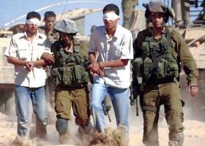 الجيش الإسرائيلي يعتقل فلسطينيين اثنين ومستوطنون يعتدون على طفل في الضفة