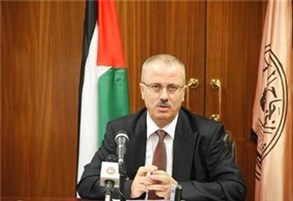 الجيش الإسرائيلي يحتجز موكب رئيس الوزراء الفلسطيني على مدخل رام الله