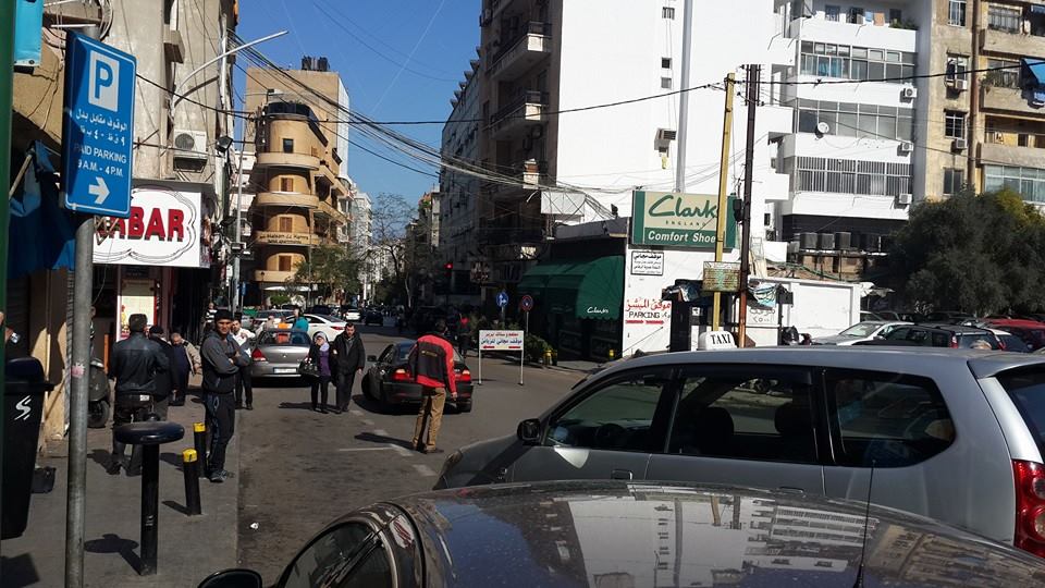 الديار: قطع الطريق أمام بربر للاشتباه بسيارة مفخخة (بالصور) 