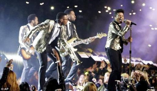 برونو مارس يلهب مسرح السوبر بول..وفرقة RHCP تتحدّى البرد القارس