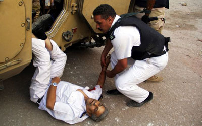 إحباط محاولة تفجير آليات في سيناء<br />
الآلاف يشاركون في جنازة مدير أمن الجيزة