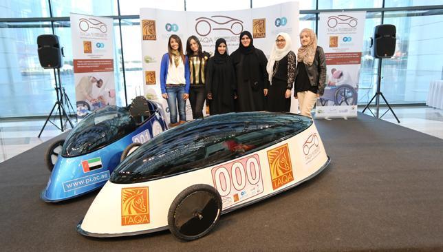 طالبات جامعة قطر يفزن بسباق السيارات الكهربائية الهجينة