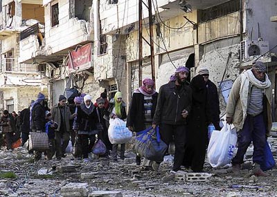 واشنطن : الصراع في سوريا يهدد أمننا القومي
إجلاء مدنيين من حمص القديمة وخروقات لوقف النار