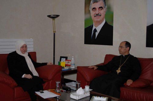 المطران حداد بعد لقائه الحريري : الحلول الجزئية<br />
لقضية النازحين تؤذي السوري واللبناني معا