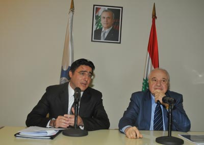 عشرات القوانين لمصلحة المواطن نائمة في أدراج المـؤسسات الدستوريّة
زمكحل يستغرب عدم انضمام لبنان الى منظّمة التجارة العالميّة منذ 1999
وغصن يطالبه بالتأني لأنه لا يجوز فتح الأسواق لاستعمار اقتصادي جديد