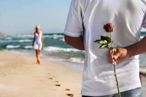 100 دولار لمن يجمع أميركياً بحبيبته