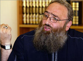 بالفيديو: ما علاقة انتحاري سجن حلب بالشيخ عمر بكري فستق؟
