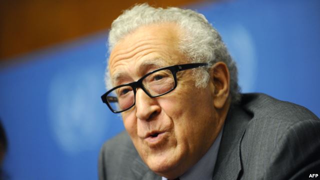  الإبراهيمي يعترف بفشله بتحديد موعداً جديد لجلسات جنيف 2...
ويعتذر من الشعب السوري عن عدم تحقيق شيء في المفاوضات
