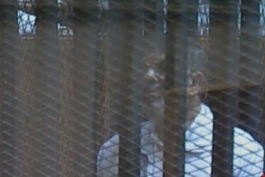 وسط إجراءات أمنية مشددة.. بدء جلسة محاكمة مرسي بقضية التخابر 