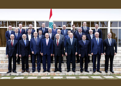الحكومة الجديدة نجحت بتمرير «قطوع» امتداد الفراغ إلى الرئاسة
مرجع نيابي سابق : تشكيلها يعكس قراراً بالإستقرار والحوار
ولانسحاب «إيجابية» 8 و 14 آذار على صياغة البيان الوزاري
