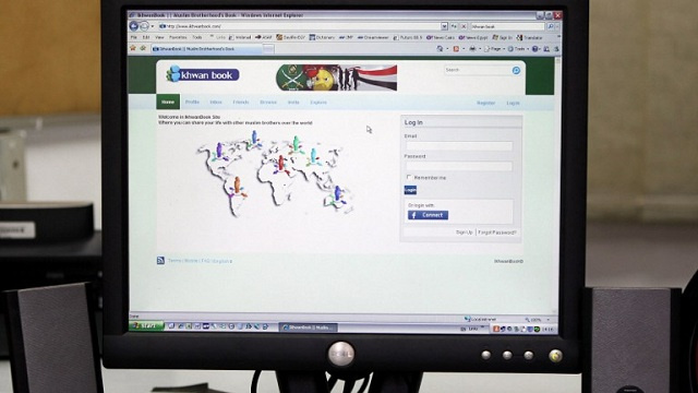 السلطات المصرية تعتقل 14 ناشطا إلكترونيا بتهمة التحريض على رجال الأمن