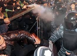 أوكرانيا تشتعل رغم قانون عفوها الجديد!