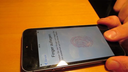  بالفيديو.. قراصنة الكترونيون يخترقون الماسح الضوئي لبصمات الأصابع في الهاتف الذكي<br />
