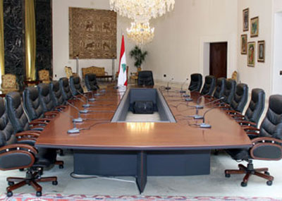 تفادياً للاشتباك السياسي... مخرج مدروس لبيان وزاري مقتضب يرضي الجميع صورياً
«الاستراتيجيّة الدفاعيّة» و «الثلاثيّة» ستلتحقان بطاولة الحوار أو العهد المقبل
مرونة اللغة العربيّة ستلعب دوراً في تدوير الزوايا بهدف تمرير استحقاق أيّار