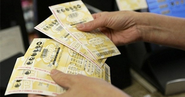 تذكرة يانصيب تفوز بـ400 مليون دولار