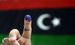 انتخابات الهيئة التأسيسية لوضع الدستور في ليبيا وسط تفجيرات وإقبال متوسط