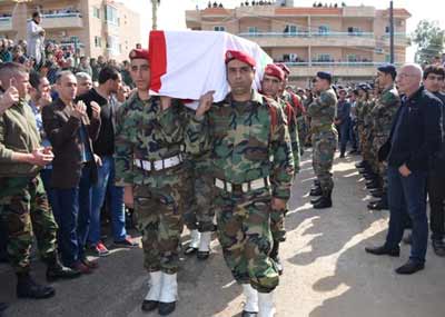 تشييع الجندي الشهيد محمود حميّة في برجا
العقيد خليل: الجيش سيضرب الإرهابيين بيد من حديد 