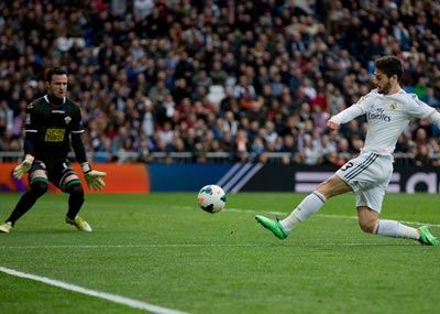 البطولات الأوروبية المحلية في كرة القدم
ريال مدريد ينتزع الصدارة موقتاً وخسارة برشلونة
فوز تشلسي وأرسنال وسقوط دورتموند أمام هامبورغ
