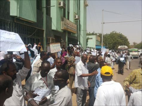 تحذيرات من تفاقم الأزمة الاقتصادية في السودان