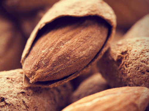ما علاقة اللوز بالرشاقة؟؟