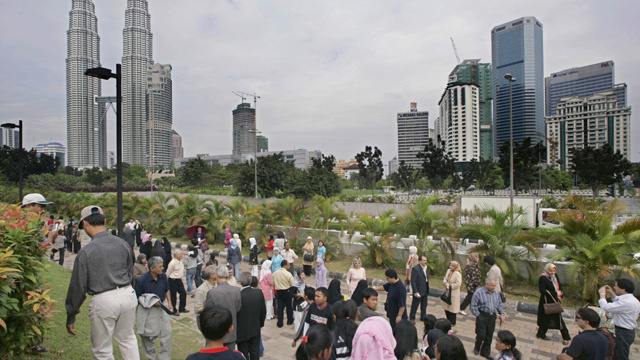 ماليزيا تستقطب 25.7 مليون سائحًا أجنبيًا خلال عام 2013 