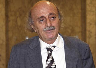 جنبلاط يعيش هاجس الإرهاب ويستعدّ لجولة خارجيّة
عاتب على 8 و 14 آذار لأنّهما «خارج الزمان والمكان»