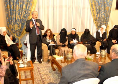 أنصار الأسير المفرج عنهم
التقوا الحريري وشكروها