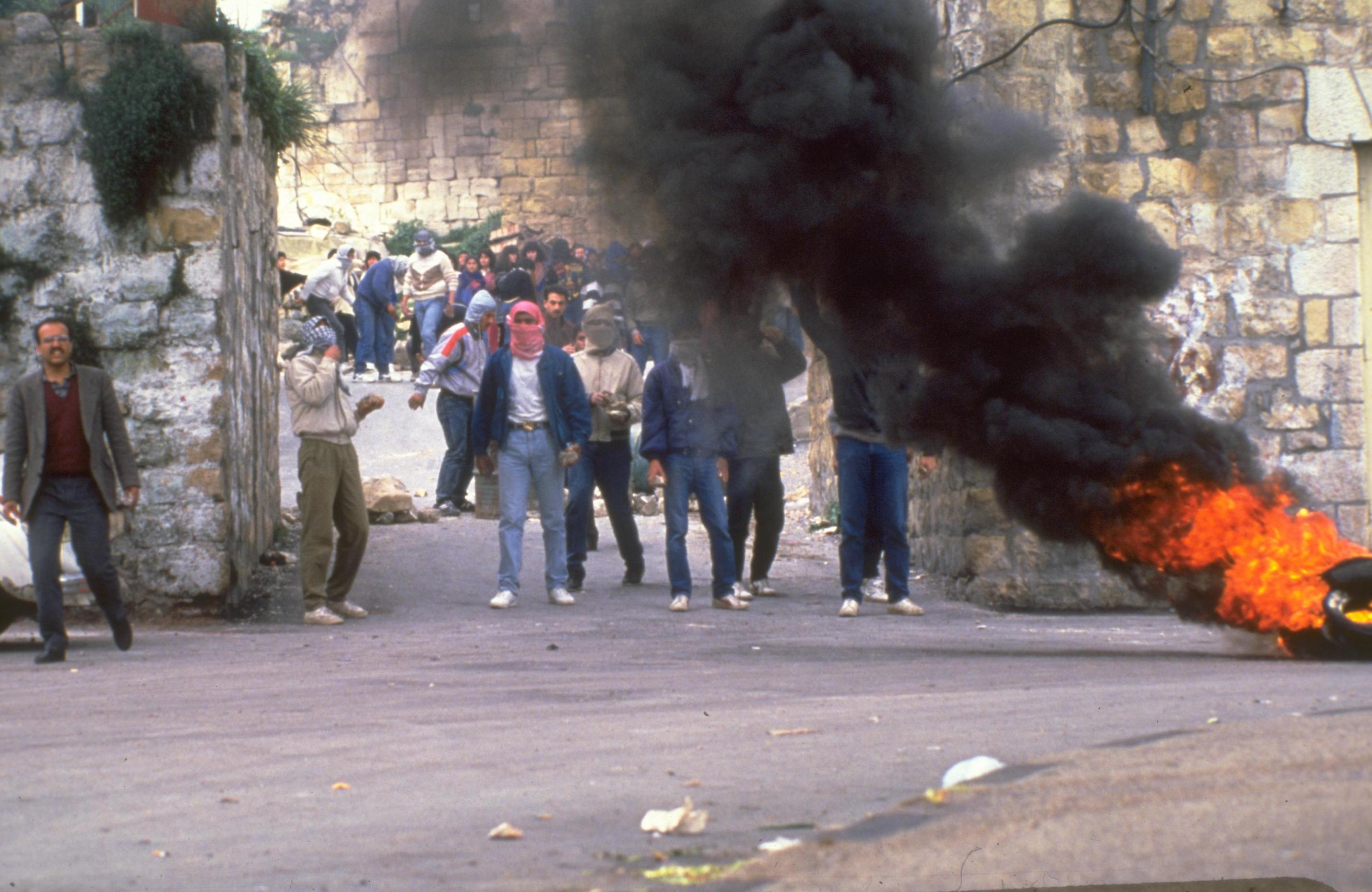 فلسطينيون يفتحون النّار على بعضهم ولا طلقة نحو المحتلّ!