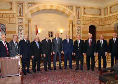 اتصل بمنى الهراوي مطمئناً الى صحتها
سلام عرض وضع طرابلس مع كبارة
