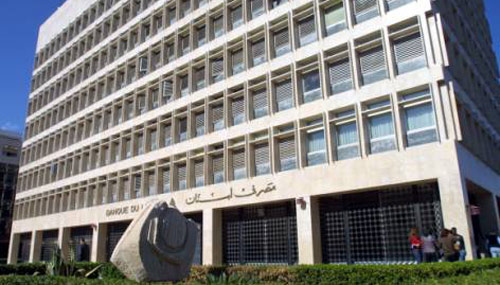 الدين العام تجاوز الـ61 مليار دولار حصّة المصارف منها مؤثرة<br />
وزارة المال جذبت المصارف للإكتتاب بسندات الخزينة برفعها الفوائد<br />
وأصوات مصرفيّة تتساءل الى متى يستمر سوء الإدارة السياسيّة للإقتصاد