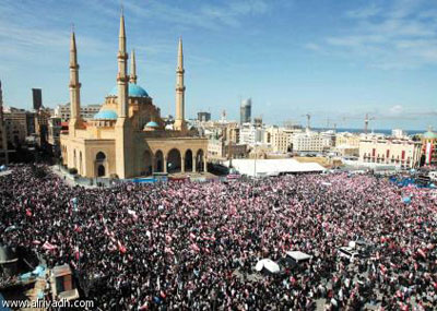 مصدر في «14 آذار» : لن نحتفل بالذكرى جماهيرياً
ودفاعنا عن الرئيس سليمان من مُنطلق مُواقفه التي تتلاقى مع مواقفنا
مشروع بناء الدولة هو نقطة يلتقي حولها فريقنا والقوات