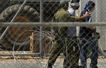 أسرى فلسطينيون يحاولون العودة إلى حياتهم
