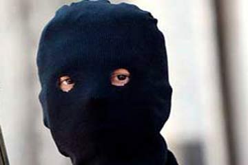 إمرأة عجوز..تسطو على مصرف!