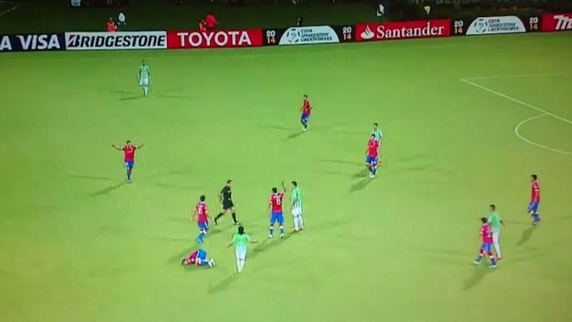 بالفيديو .. أسرع حالة طرد في تاريخ كأس الليبرتادوريس 
